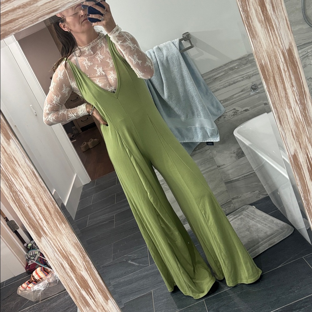 Green tie strap jumpsuit/overalls - Picture 2 of 9